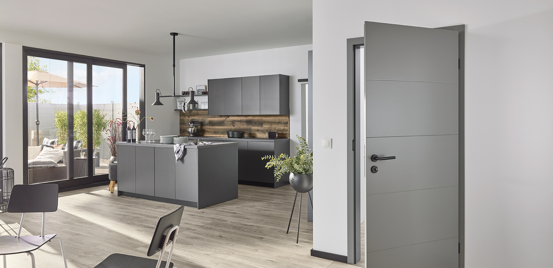 Graue Zimmertüre für Wohnzimmer und Küche von HolzLand Bunzel